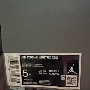 Jordan Air 11 Retro GS - White and Black